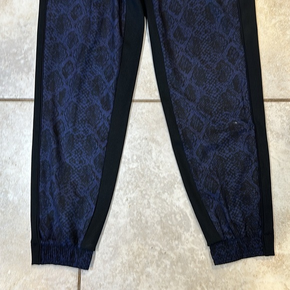 Athleta Brooklyn Joggers Pants Blue Snake 2 - Picture 6 of 8
